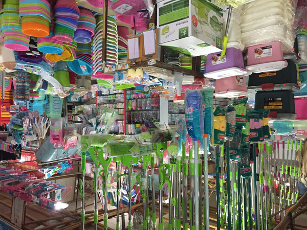 日用百货批发市场的繁荣景象